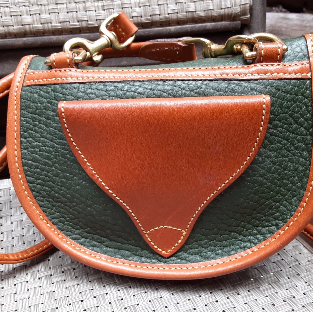 Dooney and Bourke belt bag/crossbody - Picture 3 of 4